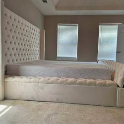 BRAND NEW STORAGE BEDS!! KING $975 QUEEN $875!! 