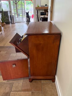 Stereo  Cabinet radio works am only.
