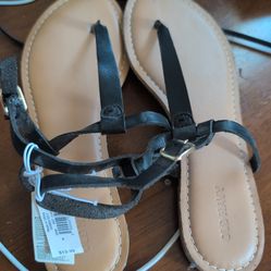 Old navy sandals size 8