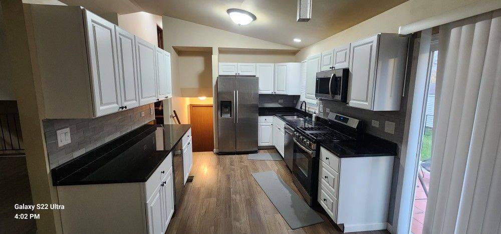Full Kitchen With Samsung Appliances