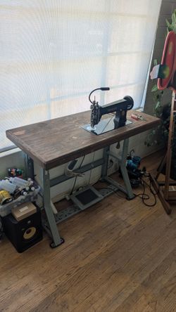 Singer chainstitch embroidery machine with Table