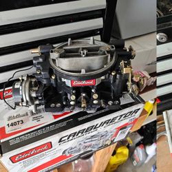Eldebrock black finish 750 performance carburetor 