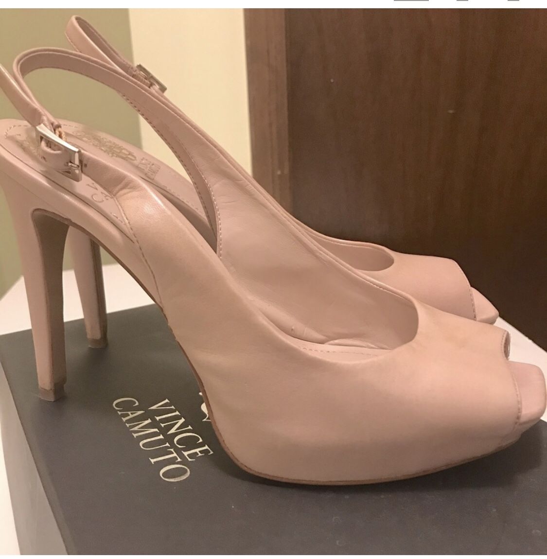 VINCE CAMUTO PALE PINK LEATHER SLING BACK PUMPS