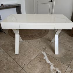 White Desk World Market 