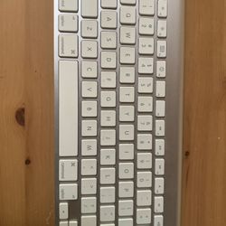 Apple Keyboard