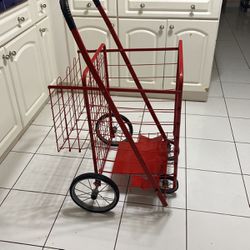 VERY LARGE FOUR WHEEL METAL GROCERY CART. CHECK OUT MY OTHER GREAT BUYS!👍🏻 KENDALL PICK UP.