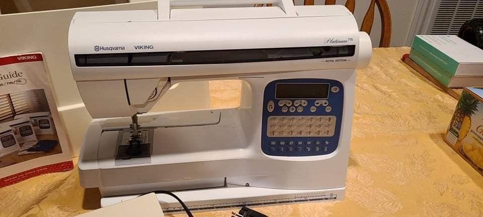 Husqvarna Viking 715 Platinum RE Sewing Machine