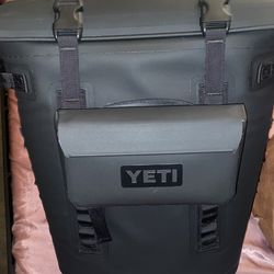 Yetis backpack cooler