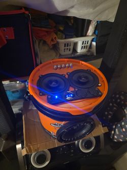 Portable boombox