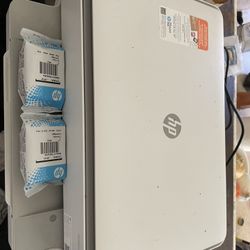HP printer w/ 2 Ink Cartridges 