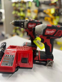 MILWAUKEE M18 18V CORDLESS DRILL DRIVER/IMPACT DRIVER COMBO KIT USED 