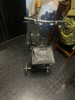 Knee scooter