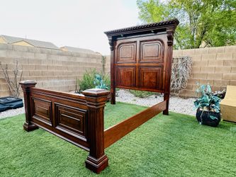 BEAUTIFUL QUEEN BED FRAME ( FAIRMONT DESINGS ) FREE DELIVERY 🚚 FIRST FLOOR ( GREAT CONDITION 🥰👌🏻 ) IT COMES WITH WOODEN SLATS FOR BOX SPRING
