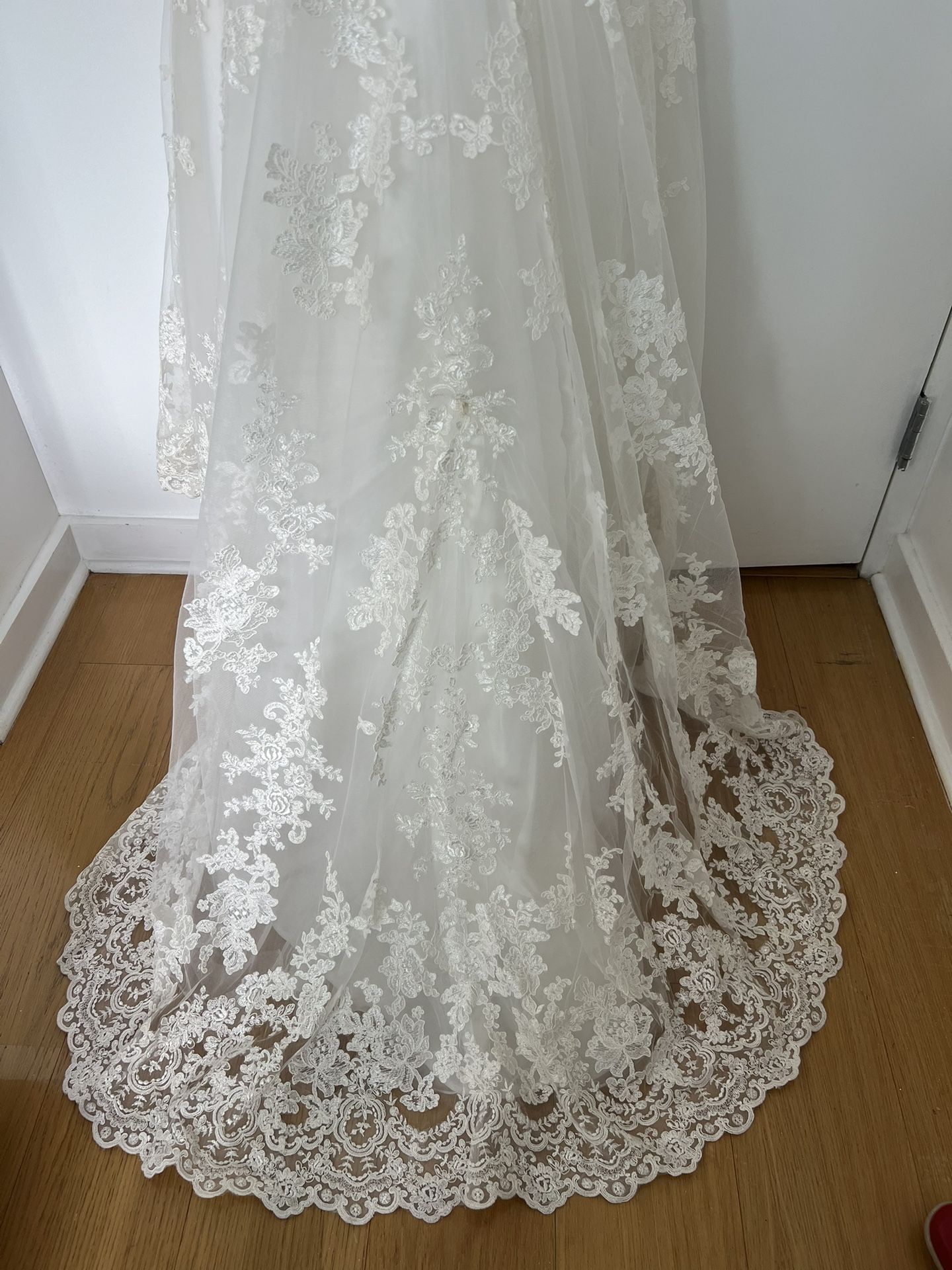 Stunning Lace Elegant Wedding Dress