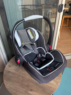 Graco SnugRide Infant Car Seat