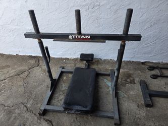 Vertical Leg Press***