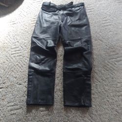 HARLEY DAVIDSON. LEATHER PANTS WITH BELT. SIZE.  40 X. 32. 