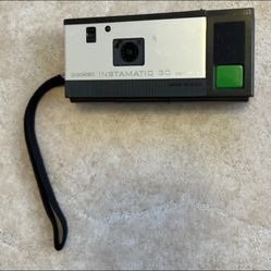 Kodak Trimlite Pocket Instamatic 30 Camera 110 Film Needs Battery 