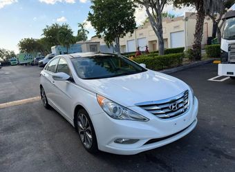 Hyundai Sonata White 4-Door Sedan 2014