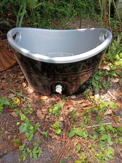 Table top ice bucket