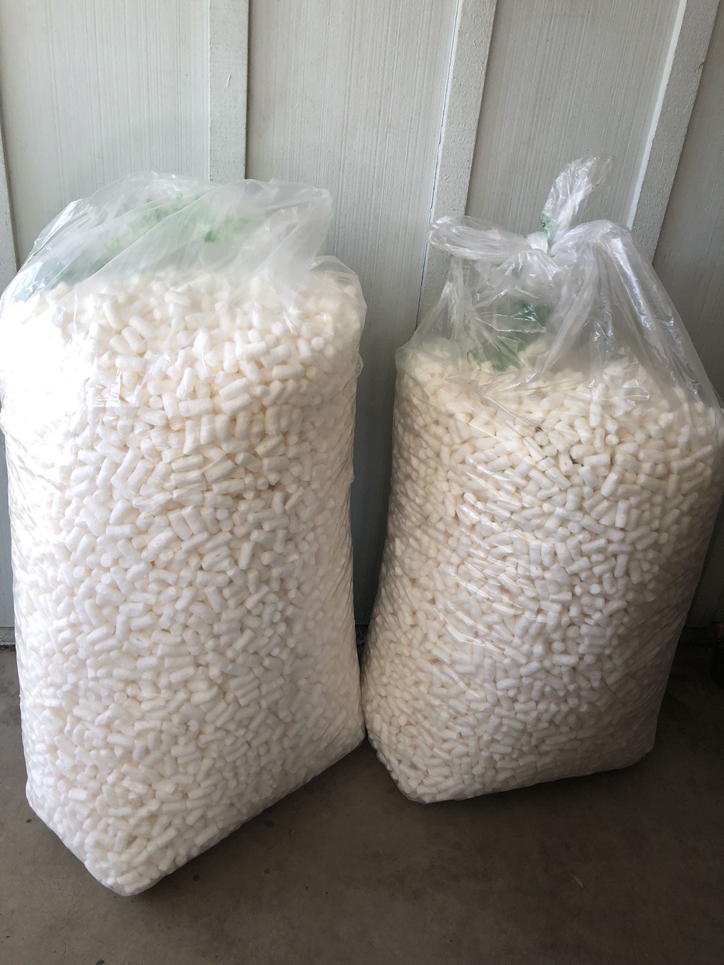 Tall Bags Of Clean Biodegradable Styrofoam Packing Peanuts For Sale