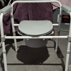 Commode chair