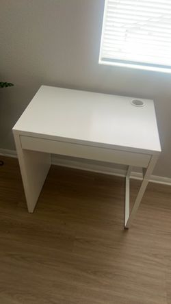 Desk white