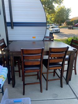 Table 6 piece set with glass top included
