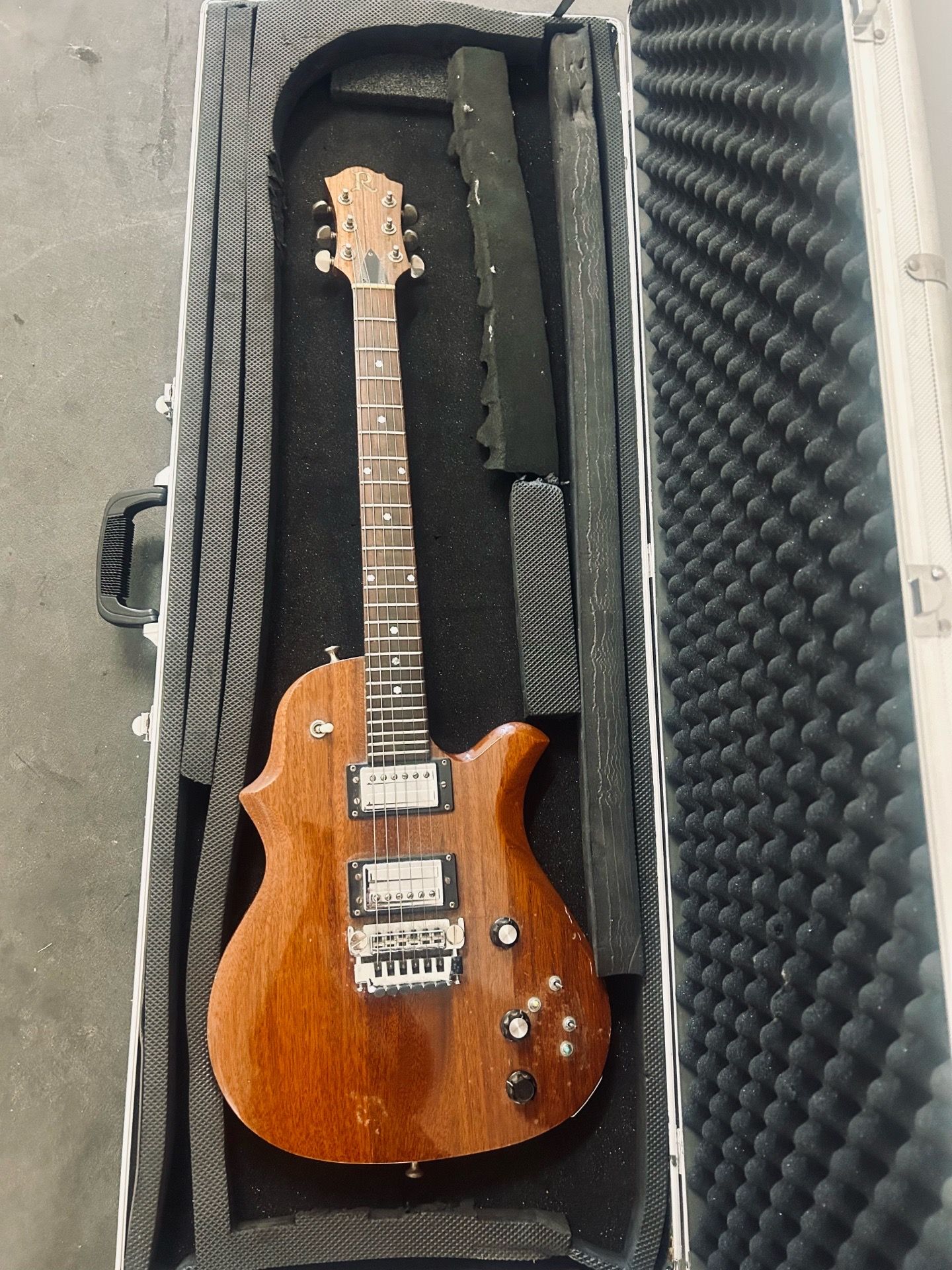 Rare excellent vintage 1970s 1975 B.C. Rich Seagull electric guitar in a natural mahogany with metal wheel case