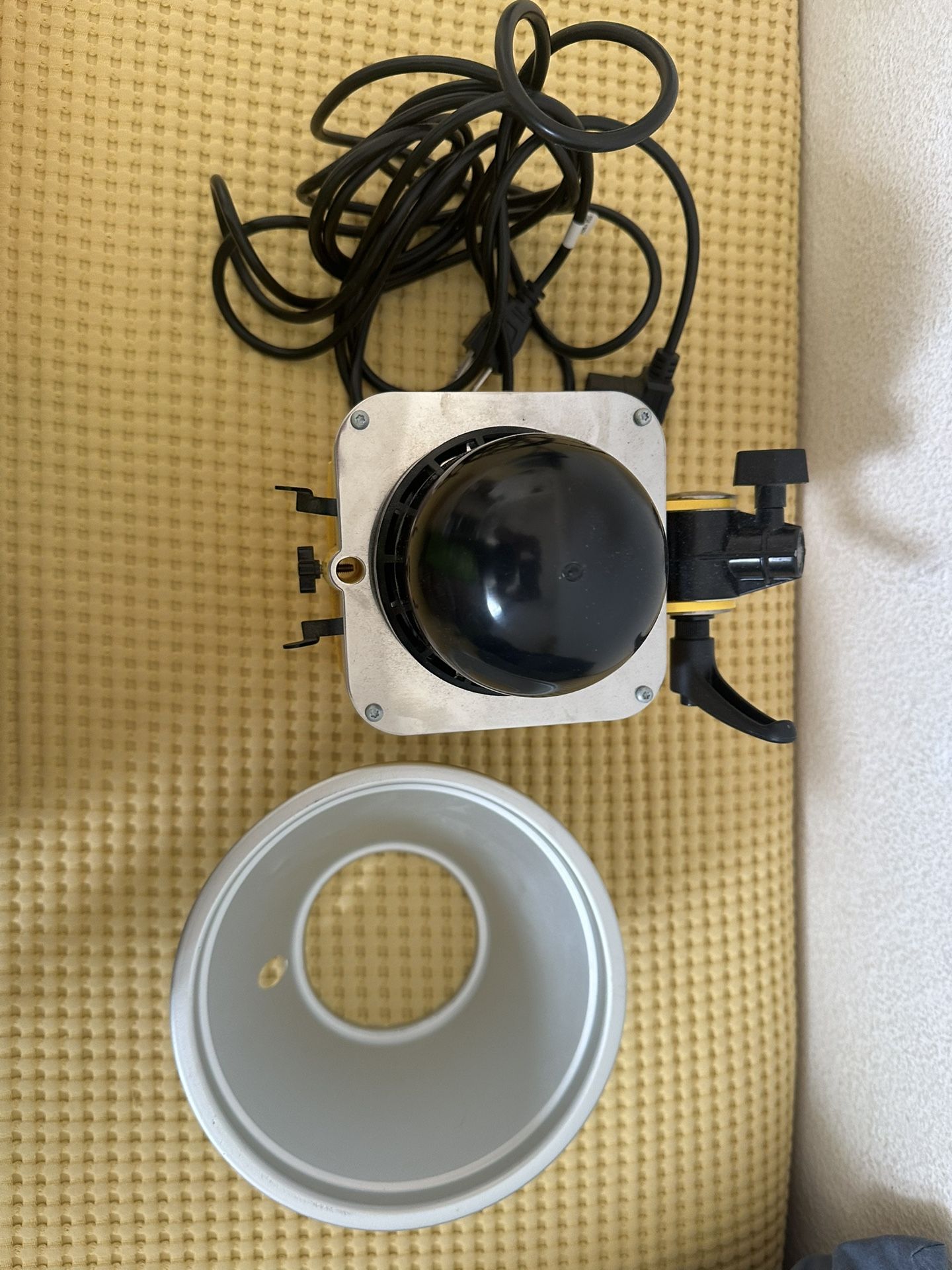 Alien bees Photo Light W/ Soft Box