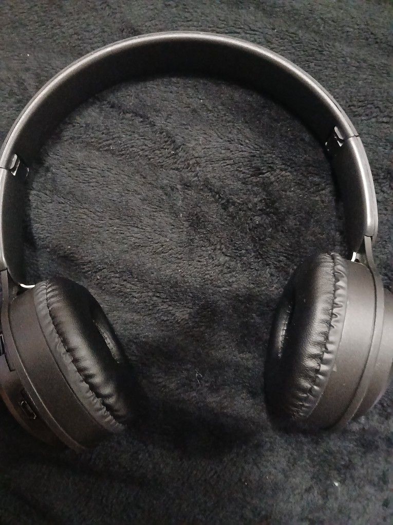 Black Bluetooth Headphones