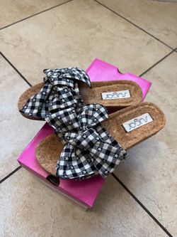 Sugar sandals size 7