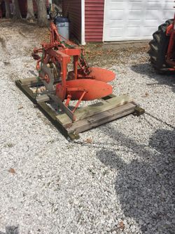 Allis 2 bottom plow