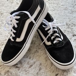 Vans Off Wall Black and White Youth Size 8,5 Women Low Top Lace Up Suede Toe