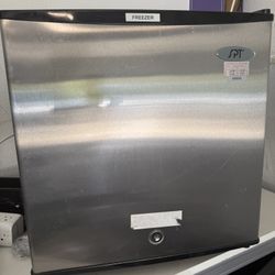 SPT upright Freezer 