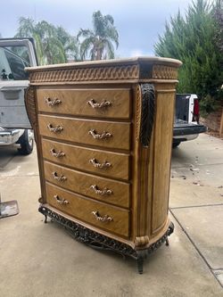 DRESSER