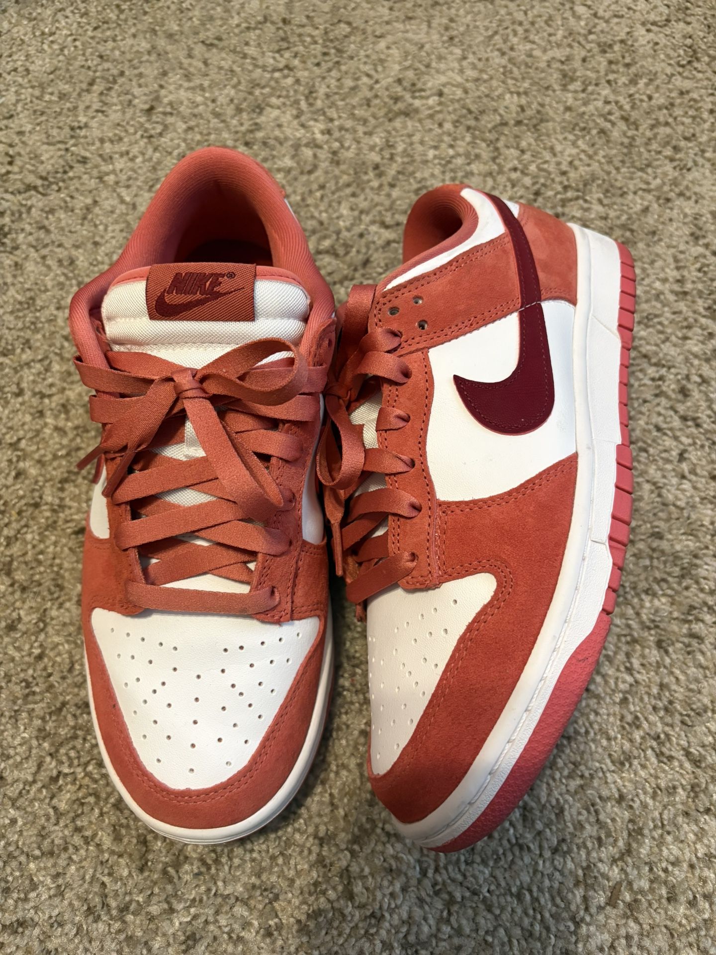 Woman’s Nike dunks