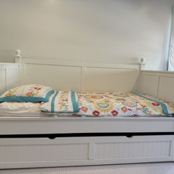 Twin Daybed with Trundle- White