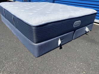 Simmons Beautyrest California King Size bed ! Cal King Mattress and box springs set ! Cali king ! Free delivery