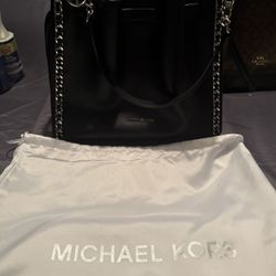 Michael Kors Bag (tag on never worn)