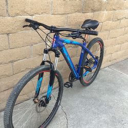 SPECIALIZED PITCH COMP BIKE W / HYDRAULIC DISC BRAKES Excellent Condition 