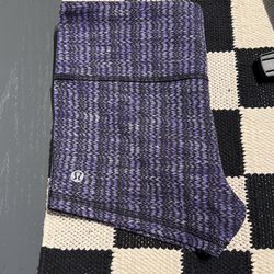 RUNS SMALL Lululemon Size 6