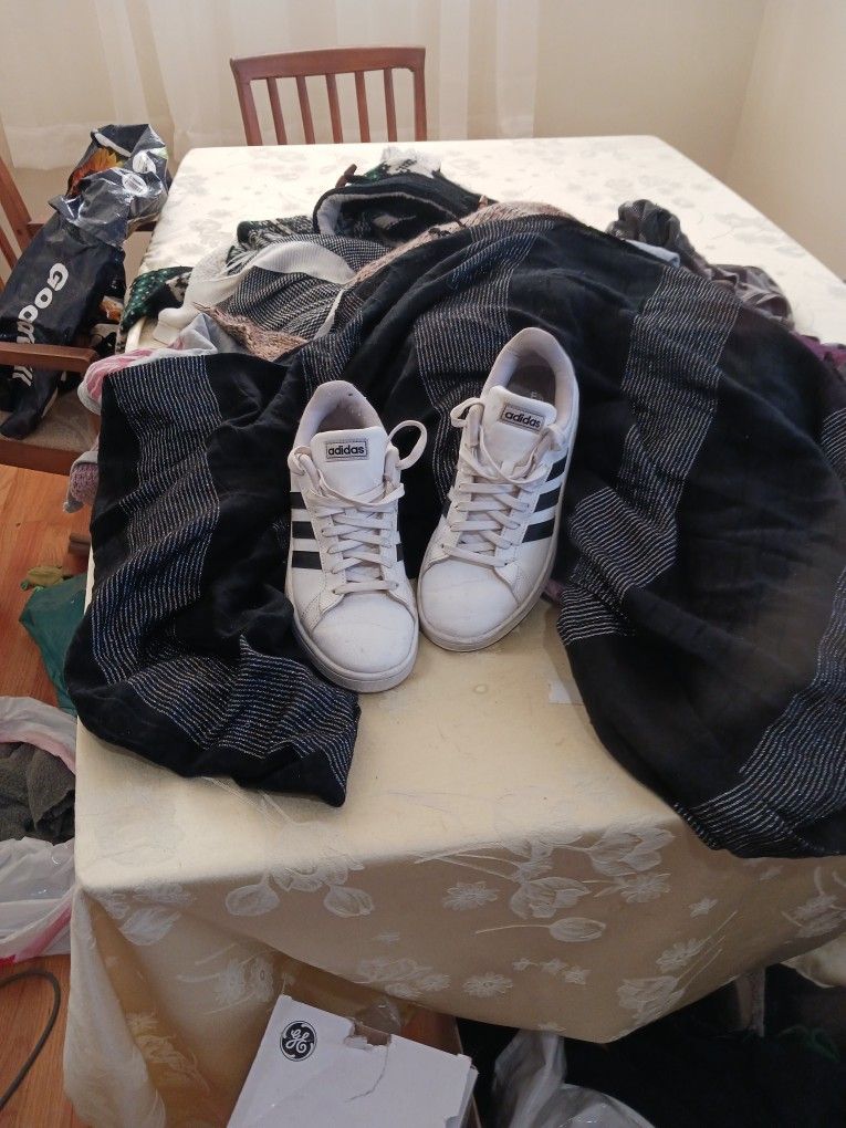 Adidas Womens Size 9, White W/ Black Stripes (Barely Worn, In Great Shape! )