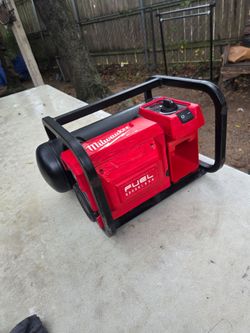 🎈LEER READ MIRE SEE PHOTOS PLS USED 2GALL COMPRESSOR 18V NO BATT NO CHÁRGER TOOL ONLY $140 FIRME NO LOW BALL PLS