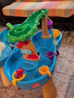 Step 2 kids water tables Excellent condition