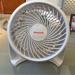 　9” Honeywell TurboForce 3 speed Electric Air Circulator