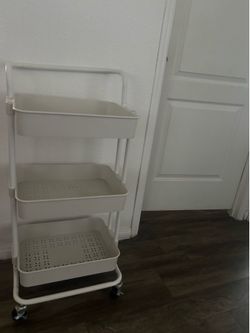 Utility cart plastic + metal pipe