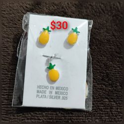 925 Sterling Silver Pendant With The Earrings/Dije Con Aretes De Piña De Plata 925