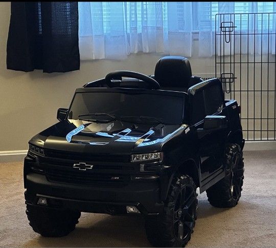 12V Kids Ride On Truck Car Electric Vehicle Battery Power 4 Wheels Car with Parent Remote Control Chevy Chevrolet Silverado Toddler Cars for Baby Driv