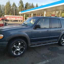 2000 Ford Explorer
